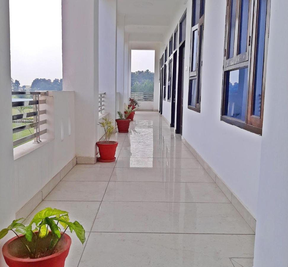 Bindiram Express By Shrigo Hotels Sitapur Muafi Exterior foto
